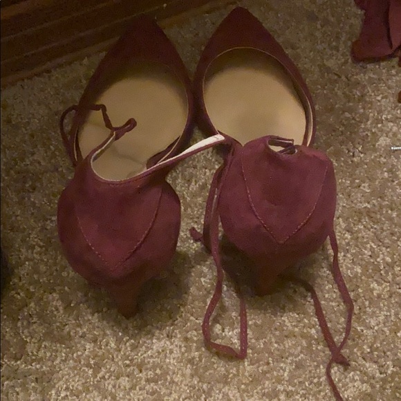 Short heeled, wine color shoes. - Picture 3 of 3
